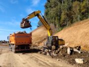 MOP trabaja a toda máquina en obras de emergencia en ruta S-70 que une Pitrufquén y Toltén