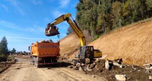 MOP trabaja a toda máquina en obras de emergencia en ruta S-70 que une Pitrufquén y Toltén