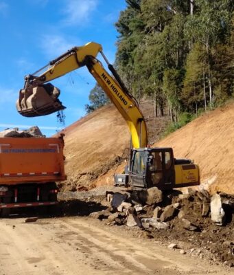 MOP trabaja a toda máquina en obras de emergencia en ruta S-70 que une Pitrufquén y Toltén