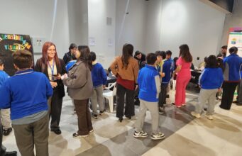 Programa “AIDIA” del CESFAM de Pitrufquén acerca el autismo a la comunidad con jornada concientizadora en Centro comercial Love