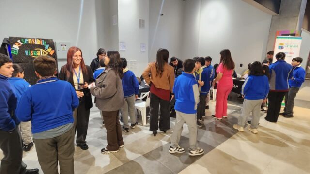 Programa “AIDIA” del CESFAM de Pitrufquén acerca el autismo a la comunidad con jornada concientizadora en Centro comercial Love