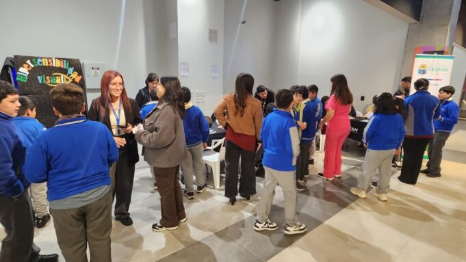 Programa “AIDIA” del CESFAM de Pitrufquén acerca el autismo a la comunidad con jornada concientizadora en Centro comercial Love