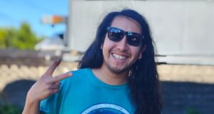 “De Wallmapu para el mundo»: Rodrigo Cuevas y su apuesta por la identidad del sur en el stand-up