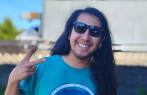 “De Wallmapu para el mundo»: Rodrigo Cuevas y su apuesta por la identidad del sur en el stand-up