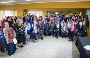 Municipalidad de Victoria entrega giftcard para 45 talleres laborales del Programa de la Mujer