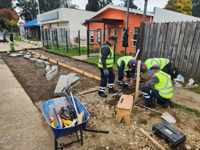 Freire inicia obras de estacionamientos y accesibilidad universal para adultos mayores en calle 21 de Mayo