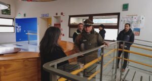 Carabineros lidera operativo de resguardo en liceo de Pitrufquén por «amenazas de tiroteo»