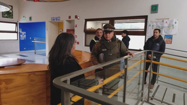 Carabineros lidera operativo de resguardo en liceo de Pitrufquén por «amenazas de tiroteo»
