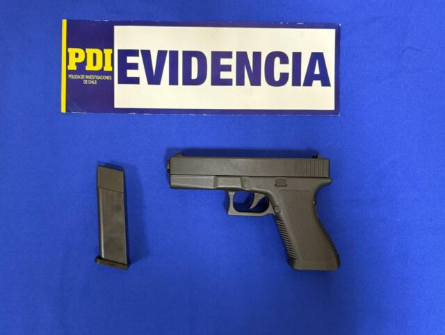 Alumno amenaza con tiroteo en colegio de Temuco: arma resultó ser de juguete