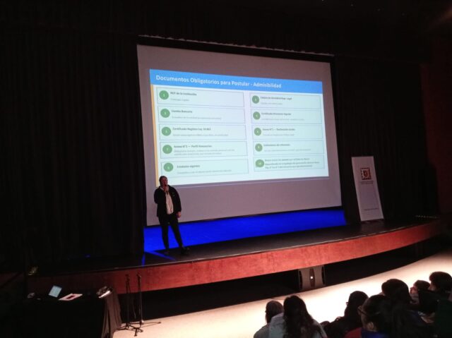 Realizan capacitación para postulación a proyectos FNDR 8% en Villarrica