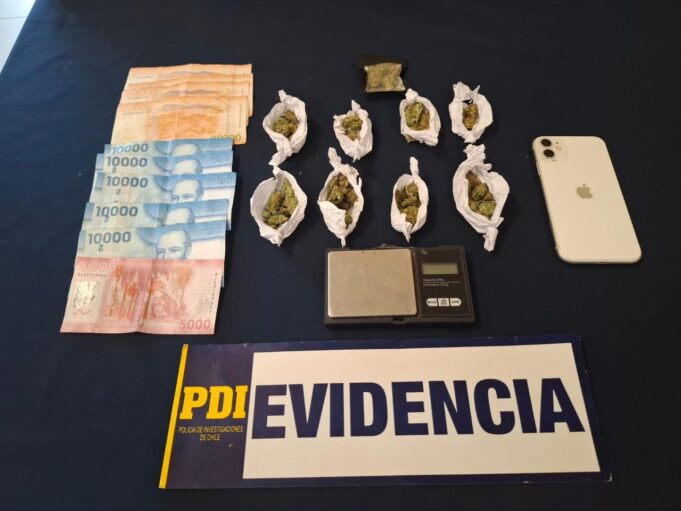 Intentó ocultar la droga, pero fue sorprendido por la PDI en la plaza Teodoro Schmidt de Temuco