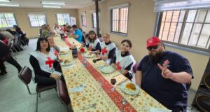Cruz Roja filial Gorbea realizó emotivo almuerzo criollo y destacó labor de su histórico comedor solidario