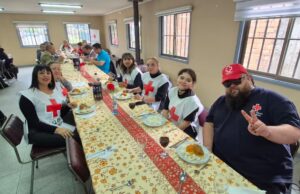 Cruz Roja filial Gorbea realizó emotivo almuerzo criollo y destacó labor de su histórico comedor solidario