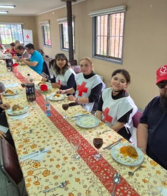 Cruz Roja filial Gorbea realizó emotivo almuerzo criollo y destacó labor de su histórico comedor solidario
