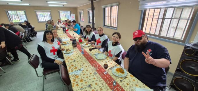 Cruz Roja filial Gorbea realizó emotivo almuerzo criollo y destacó labor de su histórico comedor solidario