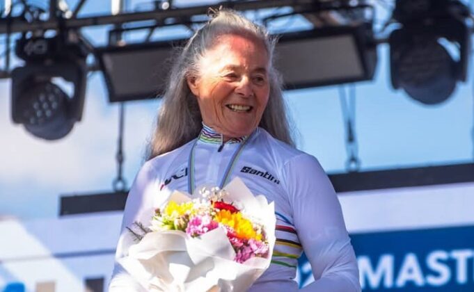 Ciclista adulta mayor de Villarrica se corona campeona mundial MTB XCO master 2026