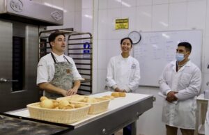 Conocido especialista en panadería realizó clase magistral a internos de la unidad penal de Temuco