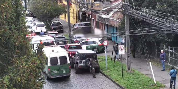 Tres menores son detenidos tras ingresar armados al liceo Pablo Neruda de Temuco