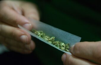 Estudiante de Pucón es sorprendido con marihuana oculta en un lápiz