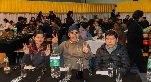 Municipio de Freire conmemoró el día del trabajador con cena y reconocimiento especial para personal de aseo y ornato