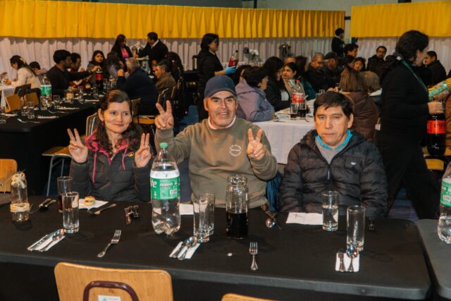 Municipio de Freire conmemoró el día del trabajador con cena y reconocimiento especial para personal de aseo y ornato