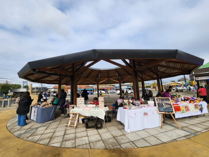 Programa de la municipalidad de Freire organiza feria especial día de la madre con emprendedoras locales