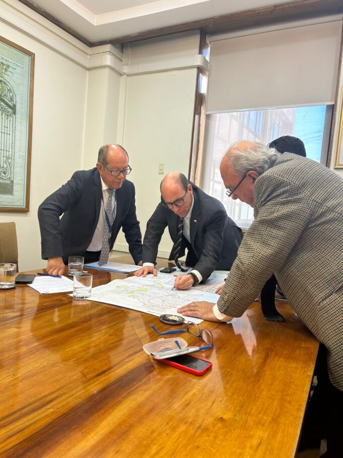 Alcalde de Villarrica gestiona importantes proyectos en Santiago