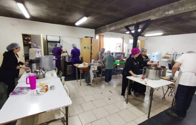 Universidad Autónoma de Chile promueve alimentación segura en comedores sociales de Temuco