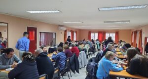 Voluntariado intergeneracional de la U. Autónoma fortalece autonomía digital de personas mayores en Temuco