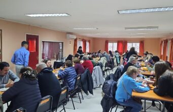 Voluntariado intergeneracional de la U. Autónoma fortalece autonomía digital de personas mayores en Temuco