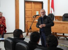 Gobernador René Saffirio lidera mesa de trabajo con comunidades del Lago Budi para impulsar soluciones concretas en Saavedra