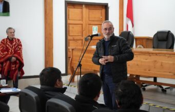 Gobernador René Saffirio lidera mesa de trabajo con comunidades del Lago Budi para impulsar soluciones concretas en Saavedra