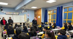 Autoridades municipales coordinan mejoras en la Escuela Los Arrayanes de Pucón