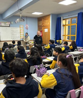 Autoridades municipales coordinan mejoras en la Escuela Los Arrayanes de Pucón