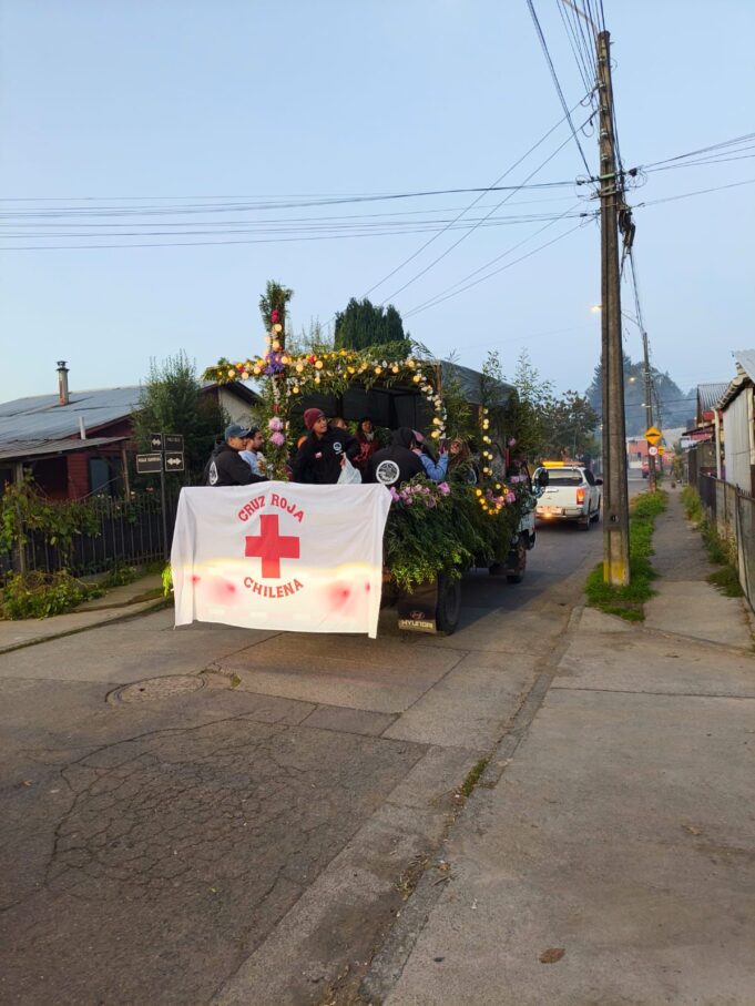 Cruz de Mayo solidaria reunió apoyo de la comunidad para el comedor solidario de la Cruz Roja chilena filial Gorbea