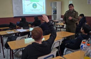 Carabineros realiza charlas preventivas sobre bullying, ciberbullying y responsabilidad penal a estudiantes de Freire y Pitrufquén