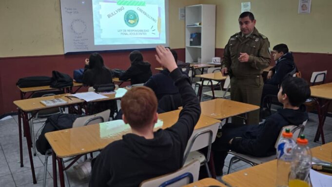 Carabineros realiza charlas preventivas sobre bullying, ciberbullying y responsabilidad penal a estudiantes de Freire y Pitrufquén