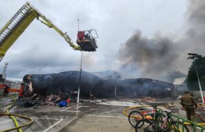 Emergencia por incendio en mall chino de Pitrufquén dejó más de 1.700 personas evacuadas