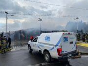 Riesgo de derrumbe: realizan labores de ventilación y buscan forma ingresar a mall chino incendiado en Pitrufquén