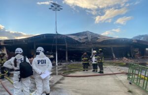 SML trabaja en el levantamiento del cuerpo de joven de 26 años fallecida en incendio de mall chino en Pitrufquén