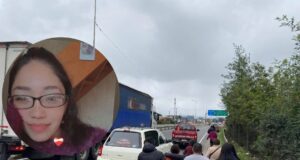 Carro fúnebre recorre Pitrufquén con cuerpo de joven madre víctima de voraz incendio en mall chino