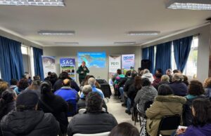 Más de 100 productores participaron en charla sobre prevención de gripe aviar en Pitrufquén