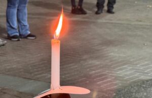 “Una luz por las mamitas que ya no están”: emotiva velatón marcó día de la madre en Pitrufquén