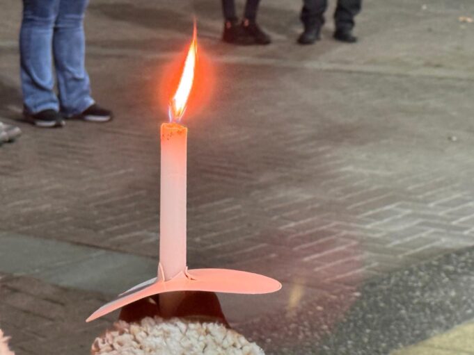 “Una luz por las mamitas que ya no están”: emotiva velatón marcó día de la madre en Pitrufquén