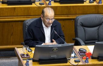 “Desarrollo social y mujer deberán responder”: senador Celis oficia por eventual cierre de fundación de las familias