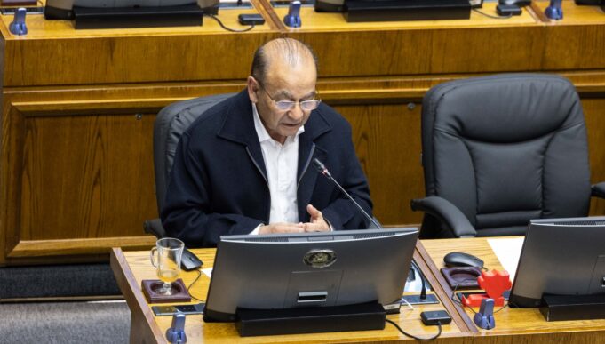 “Desarrollo social y mujer deberán responder”: senador Celis oficia por eventual cierre de fundación de las familias