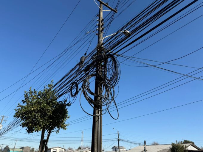 Municipalidad y empresas de telecomunicaciones avanzan en la implementación de la ley “chao cables” en Pitrufquén