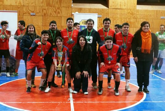 Supermercados El Tote se corona campeón del interempresas de futsal 2026 en Pitrufquén