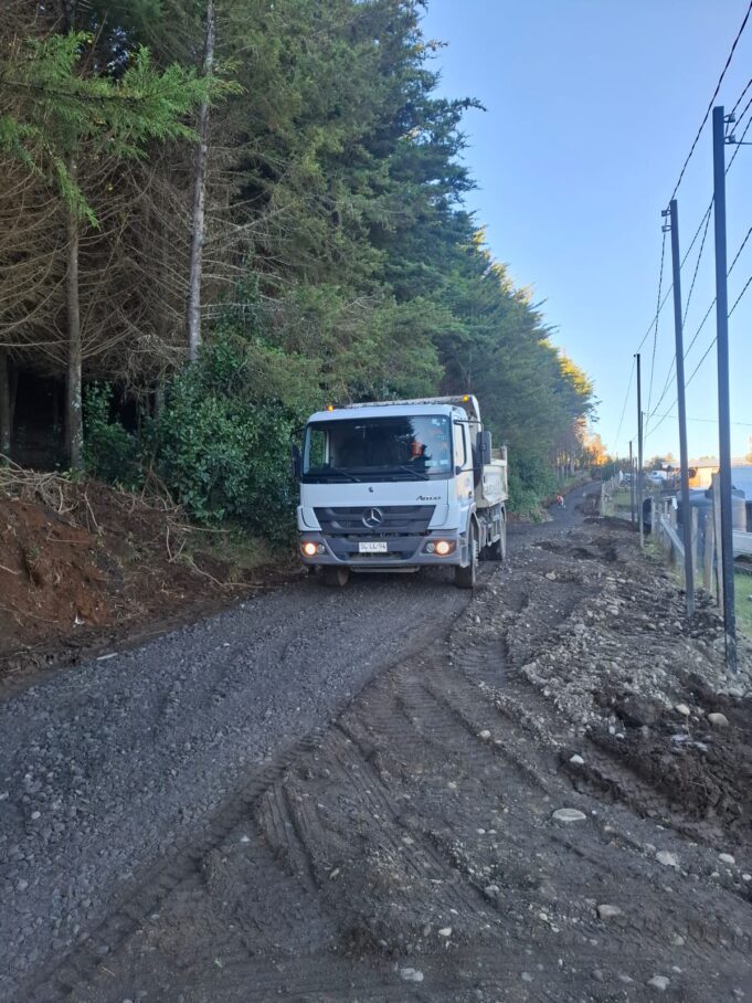Avanzan obras en camino de Villa Melilahuen de Lican Ray