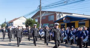 Teodoro Schmidt rindió emotivo homenaje a las Glorias navales con acto cívico y desfile